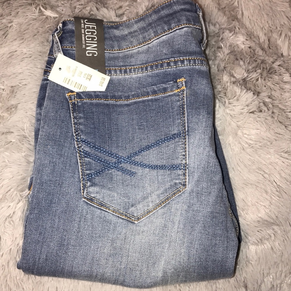 Medium wash skinny jeans